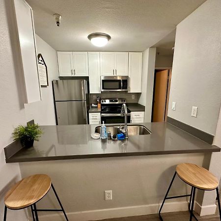 Entire Apartment + Parking Los Angeles Exterior photo