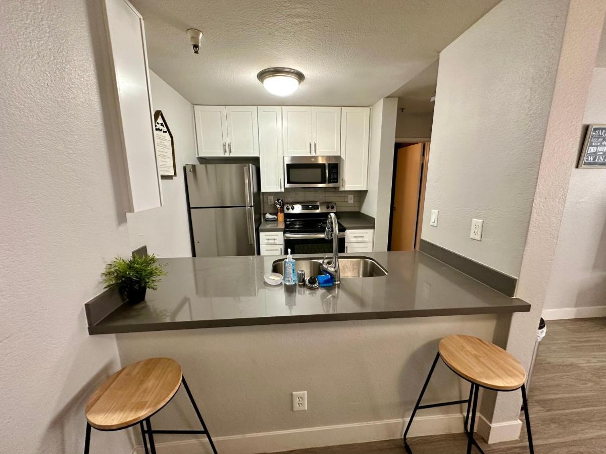 Entire Apartment + Parking Los Angeles Exterior photo