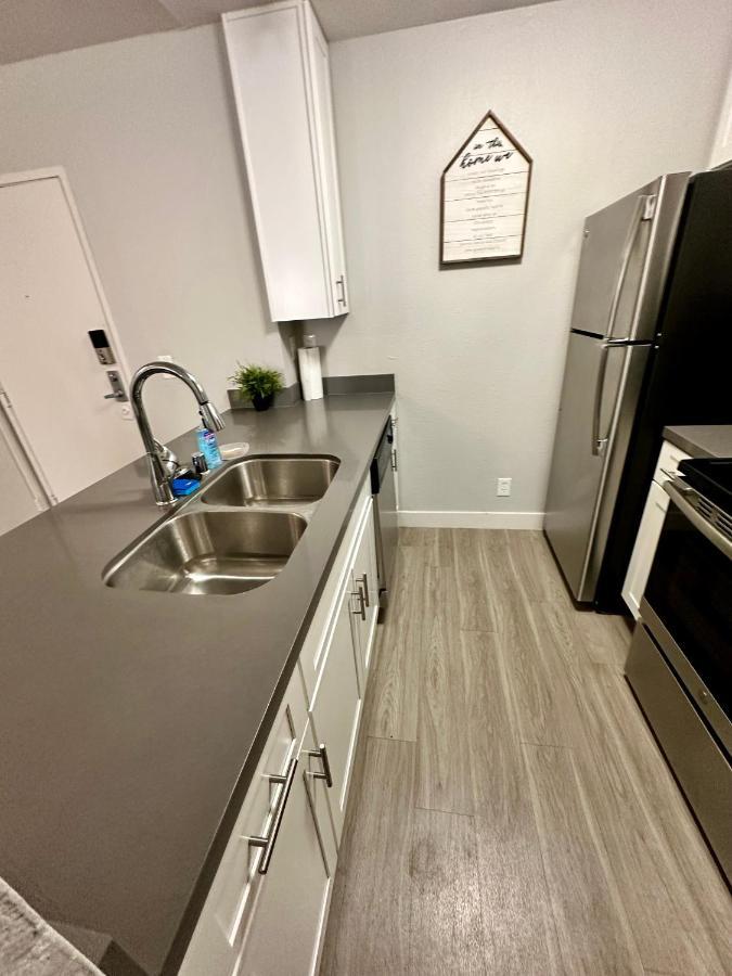 Entire Apartment + Parking Los Angeles Exterior photo